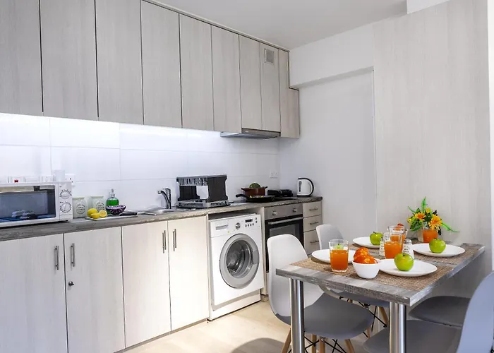 C-premium Apts 100m From And Centre