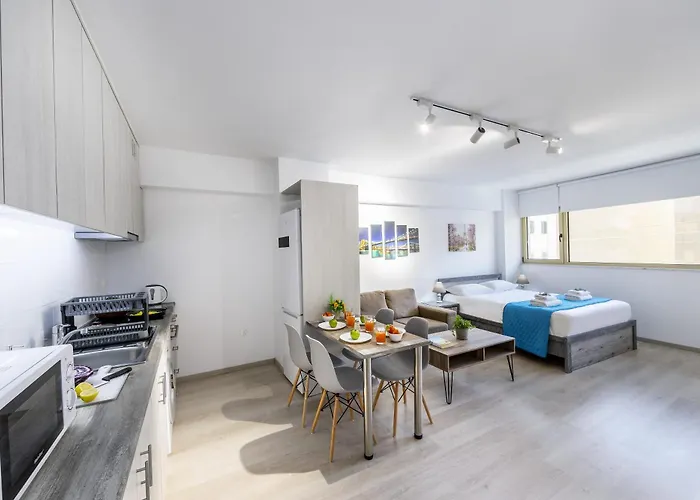 C-premium Apts 100m From And Centre Апартаменты Ларнака