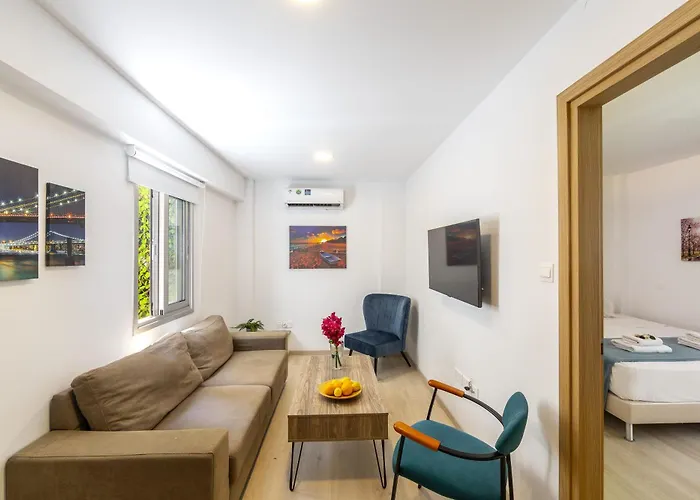 C-premium Apts 100m From And Centre *