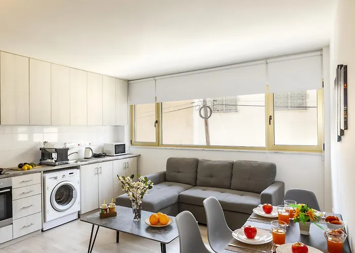 C-premium Apts 100m From And Centre ラルナカ