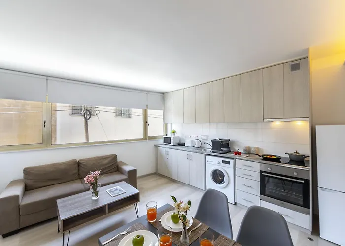 C-premium Apts 100m From And Centre ラルナカ