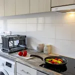 C-premium Apts 100m From And Centre Apartamento