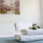 C-premium Apts 100m From And Centre *