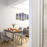 C-premium Apts 100m From And Centre