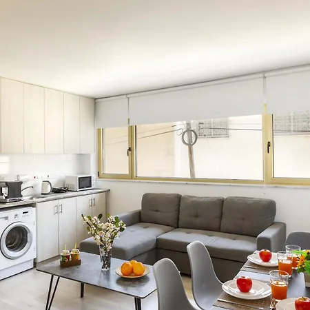 C-premium Apts 100m From And Centre ラルナカ