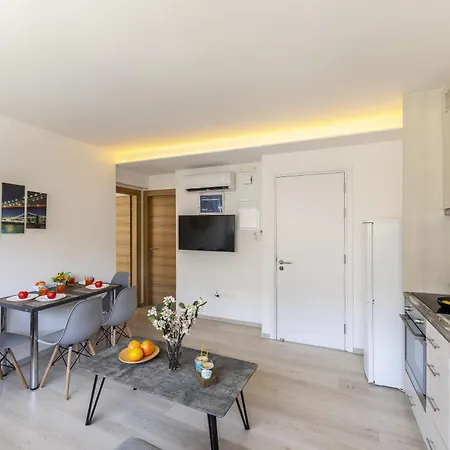 C-premium Apts 100m From And Centre ラルナカ