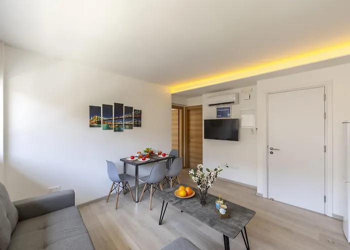 C-premium Apts 100m From And Centre Apartamento