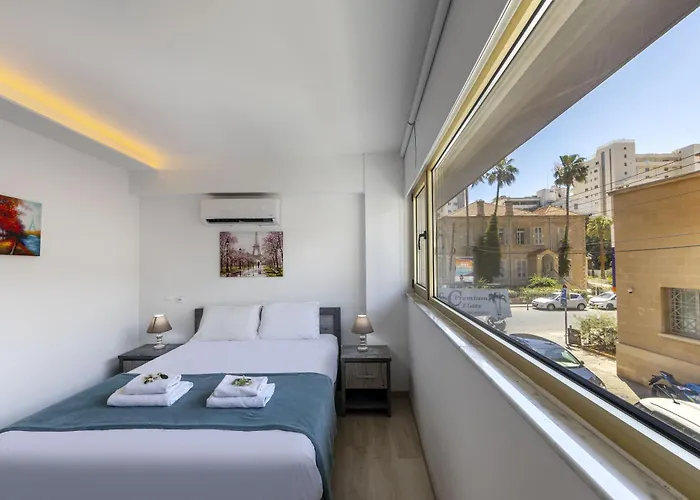 C-premium Apts 100m From And Centre Apartamento