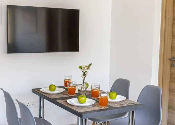 C-premium Apts 100m From And Centre Apartamento *