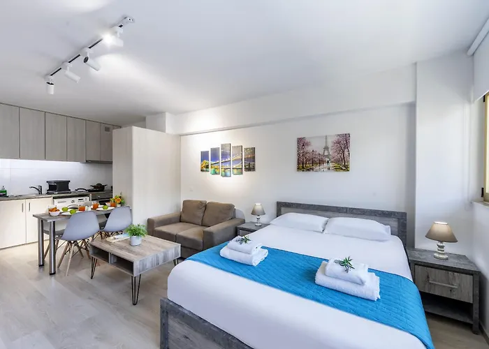 C-premium Apts 100m From And Centre Apartamento Lárnaca