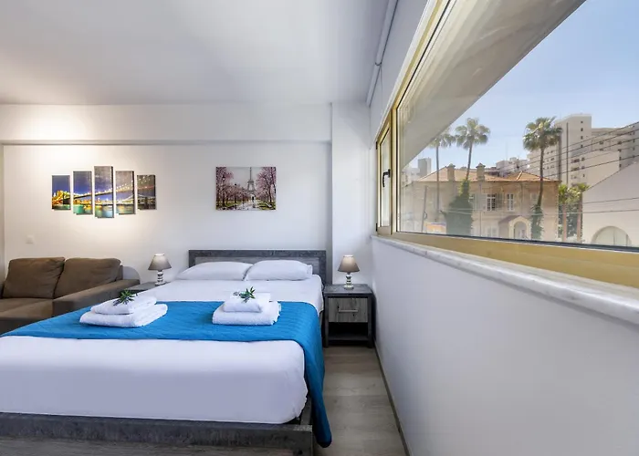 C-premium Apts 100m From And Centre Apartamento *