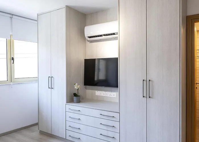 C-premium Apts 100m From And Centre Apartamento Lárnaca