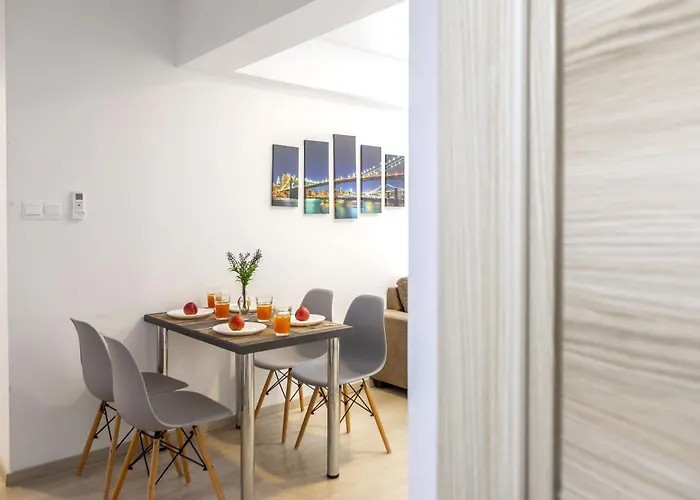 C-premium Apts 100m From And Centre