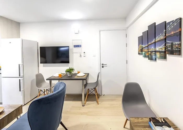 C-premium Apts 100m From And Centre Apartamento